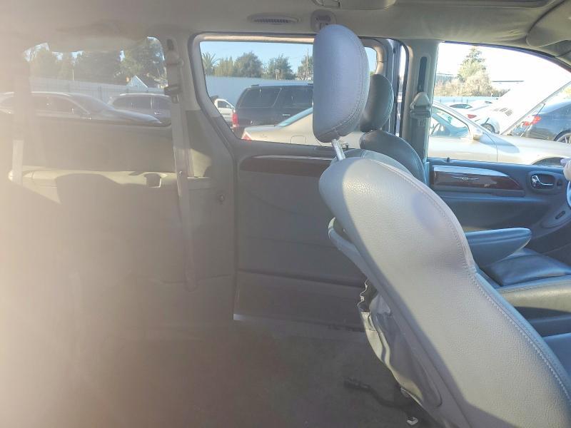 2006 Chrysler Town & Country Limited