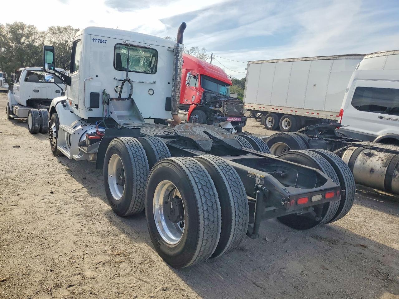 2020 Peterbilt 579 Semi Truck