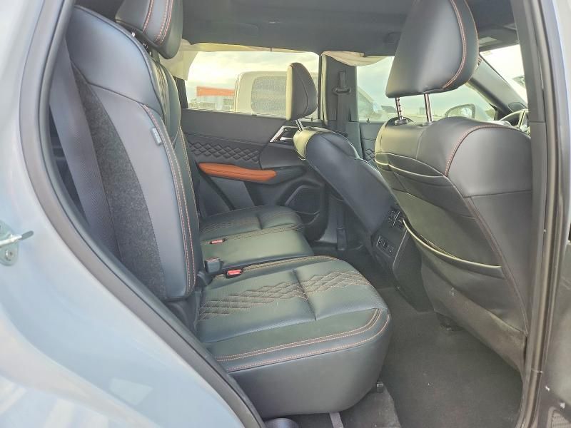 2024 Mitsubishi Outlander sel