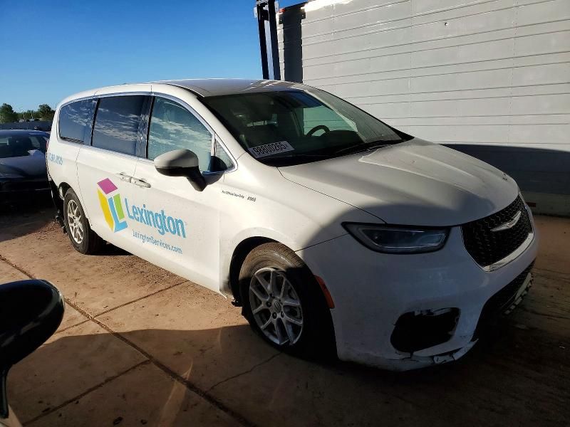 2023 Chrysler Town & Country