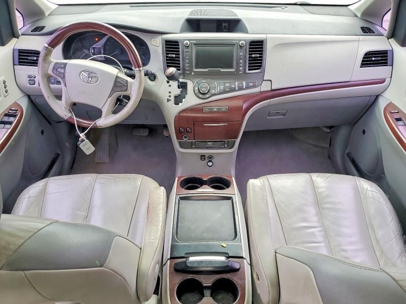 2011 Toyota Sienna xle
