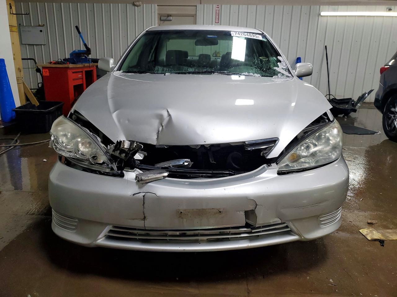 2005 Toyota Camry le