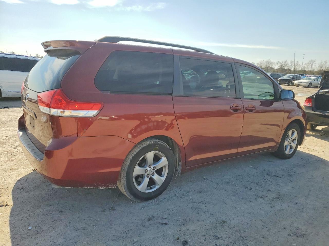 2013 Toyota Sienna le