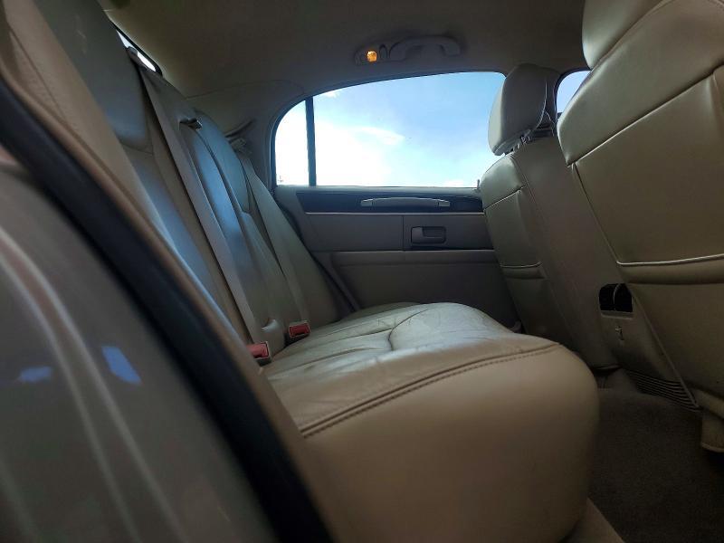 2008 Lincoln Town car Signature Limited