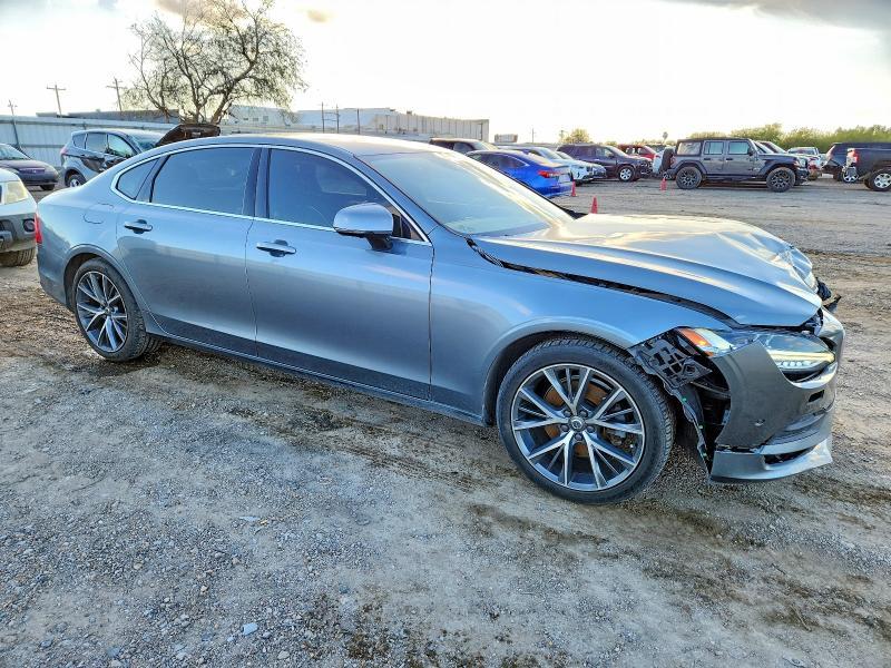 2018 Volvo S90 T5 Momentum