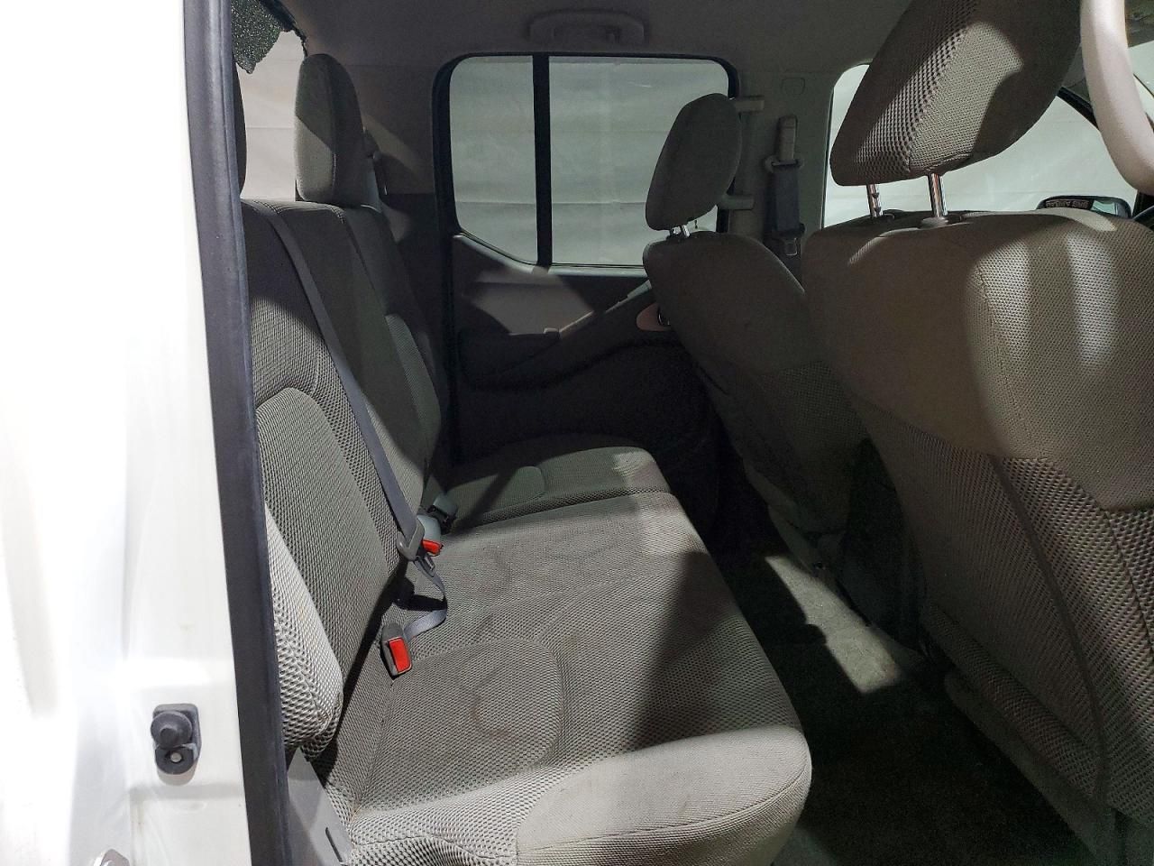 2016 Nissan Frontier s