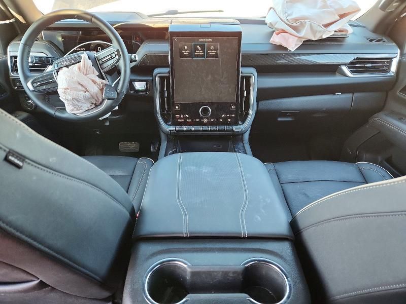 2025 GMC Yukon Elevation