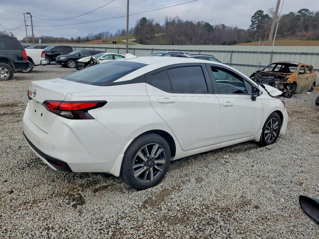 2025 Nissan Versa sv