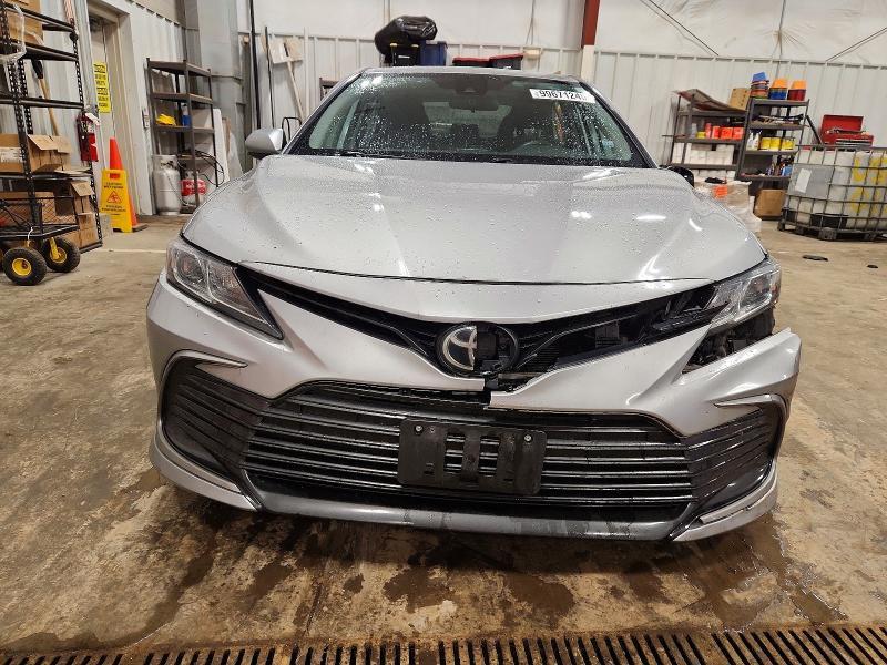 2021 Toyota Camry le
