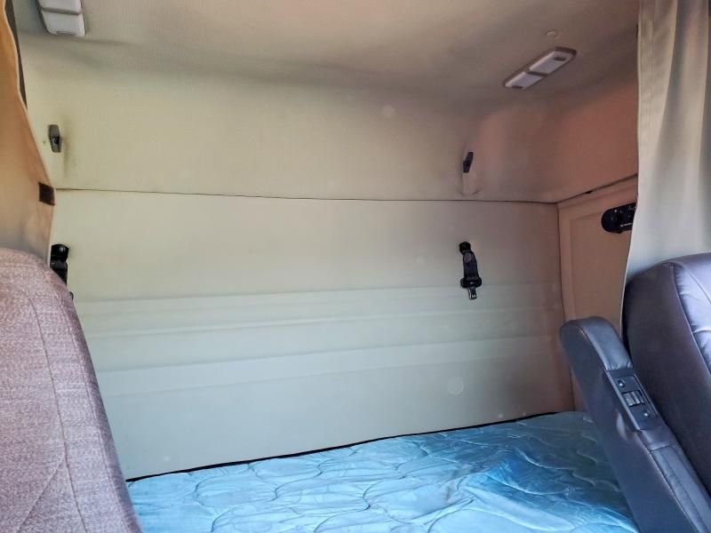 2020 Volvo VNR Semi Truck