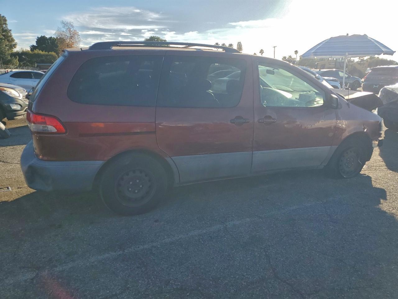 2003 Toyota Sienna ce