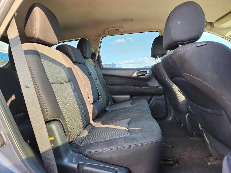 2017 Nissan Pathfinder s