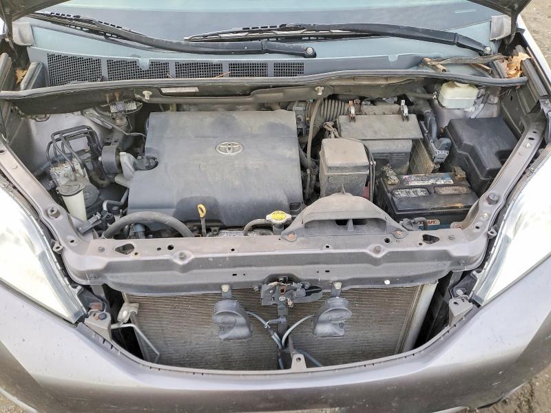 2013 Toyota Sienna le