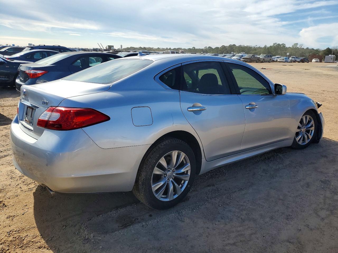 2013 Infiniti M37