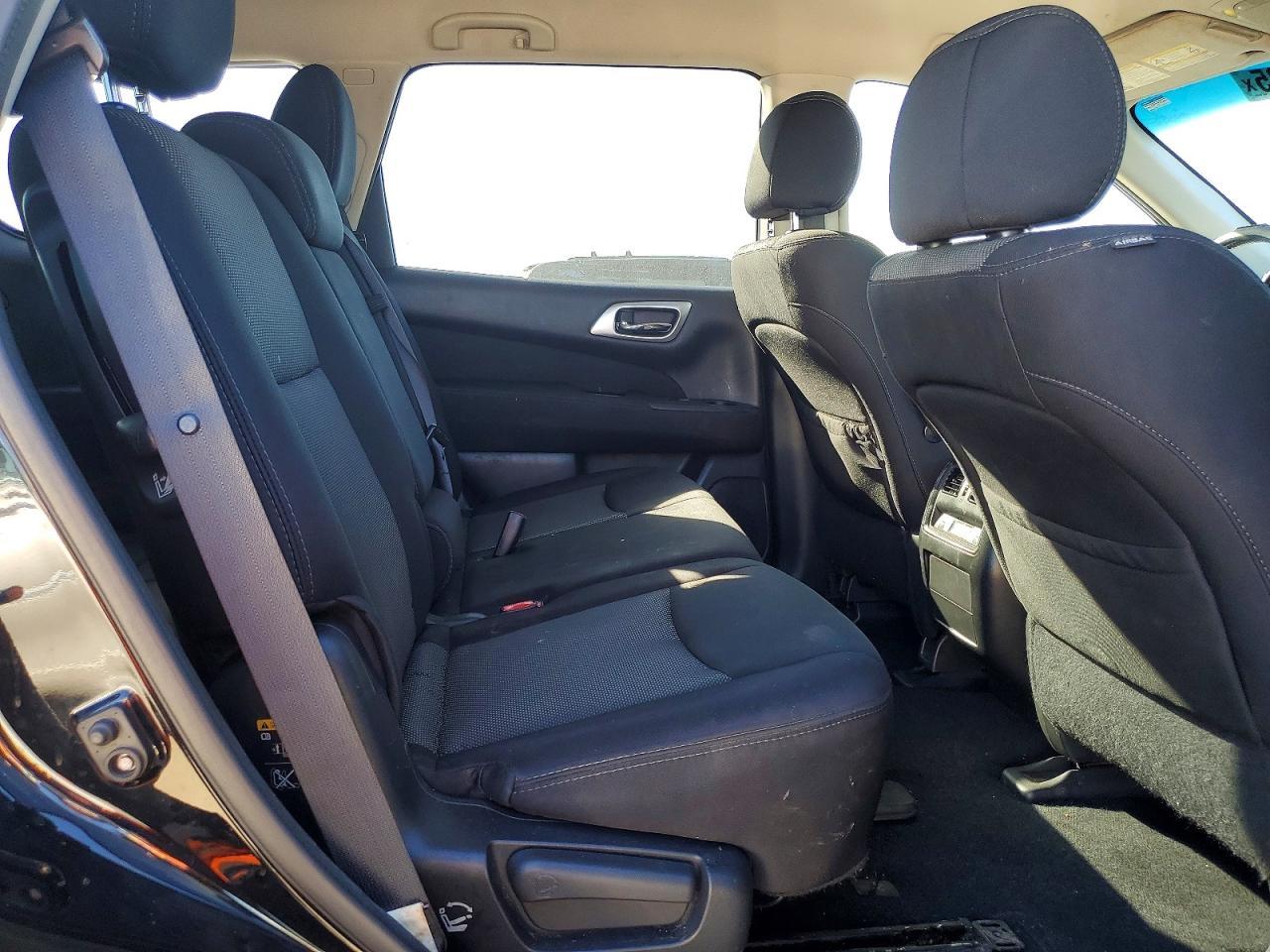 2017 Nissan Pathfinder s