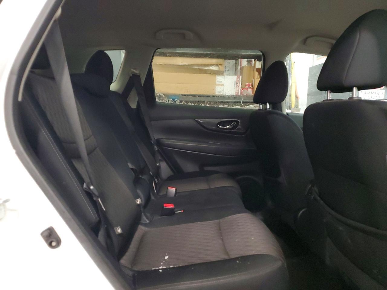 2017 Nissan Rogue sv
