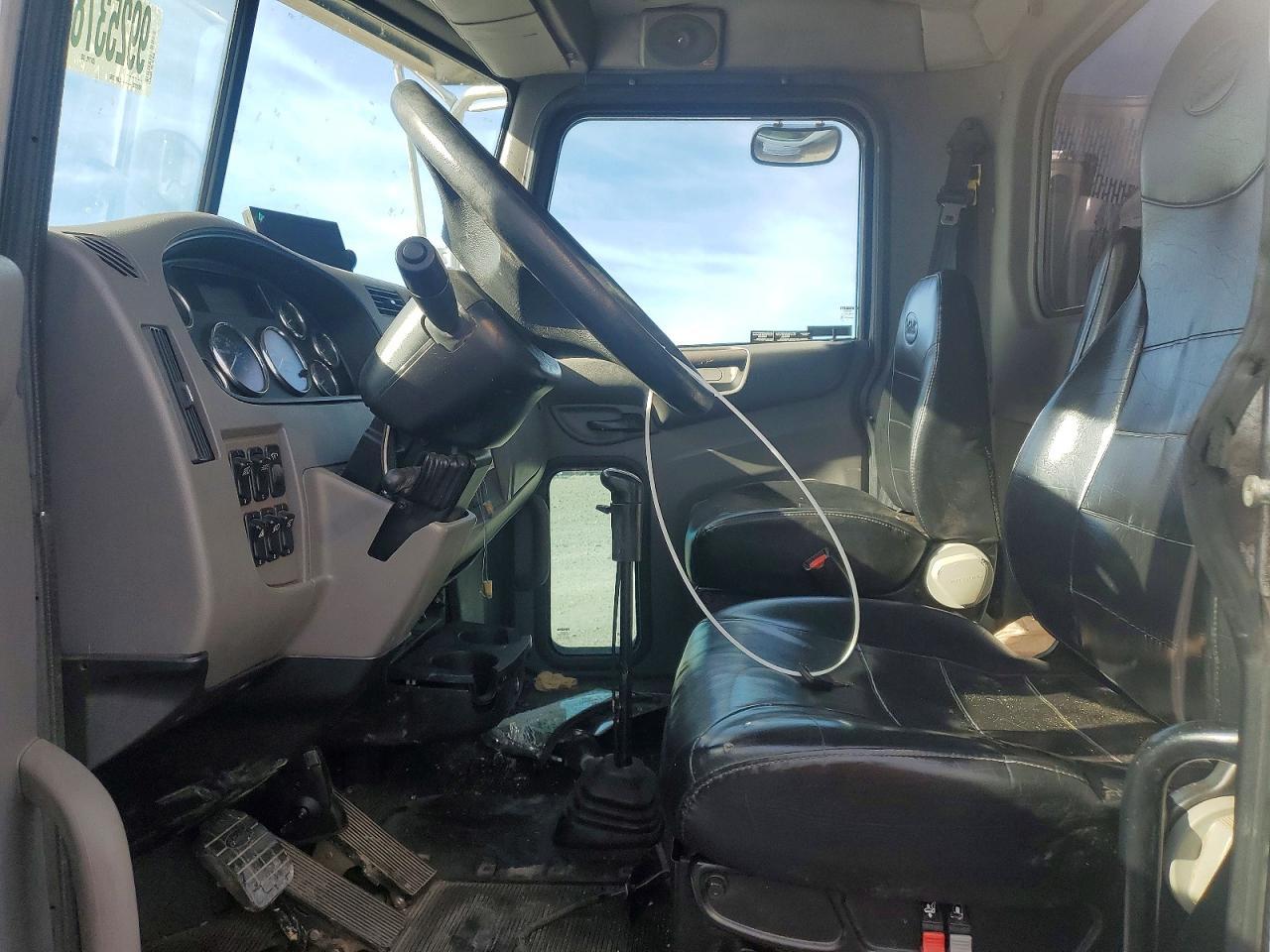 2012 Peterbilt Tractor 2012 Peterbilt 337 Tank Truck