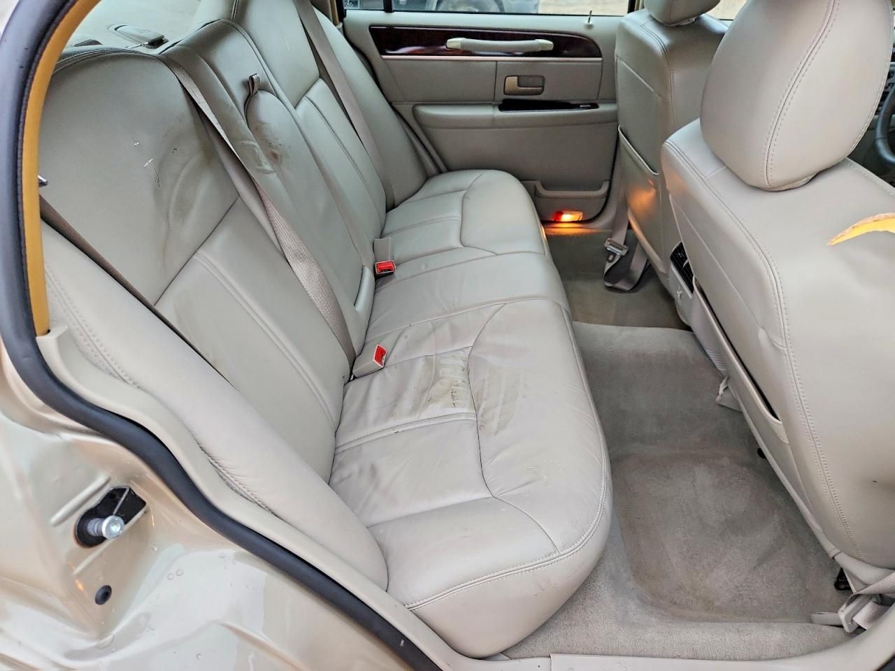 2006 Lincoln Town car Signature Limited