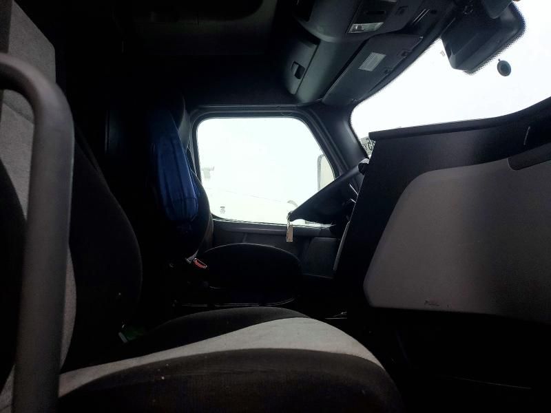 2021 Freightliner Cascadia 126 Semi Truck