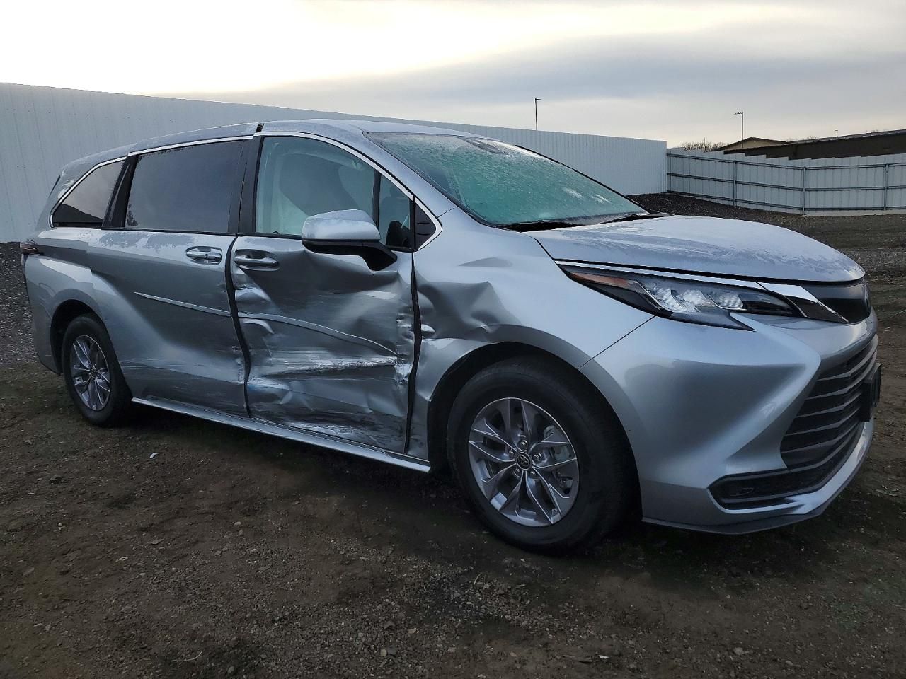2023 Toyota Sienna le