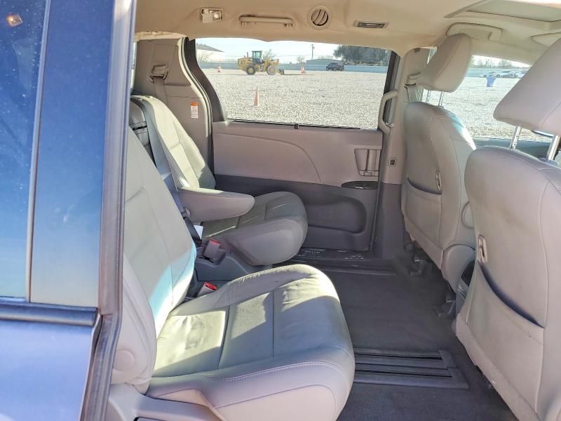 2015 Toyota Sienna xle