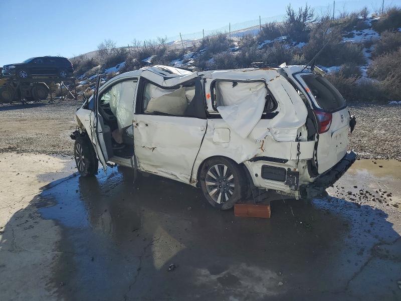 2020 Toyota Sienna xle
