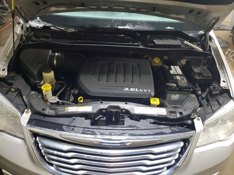 2012 Chrysler Town & Country Touring l