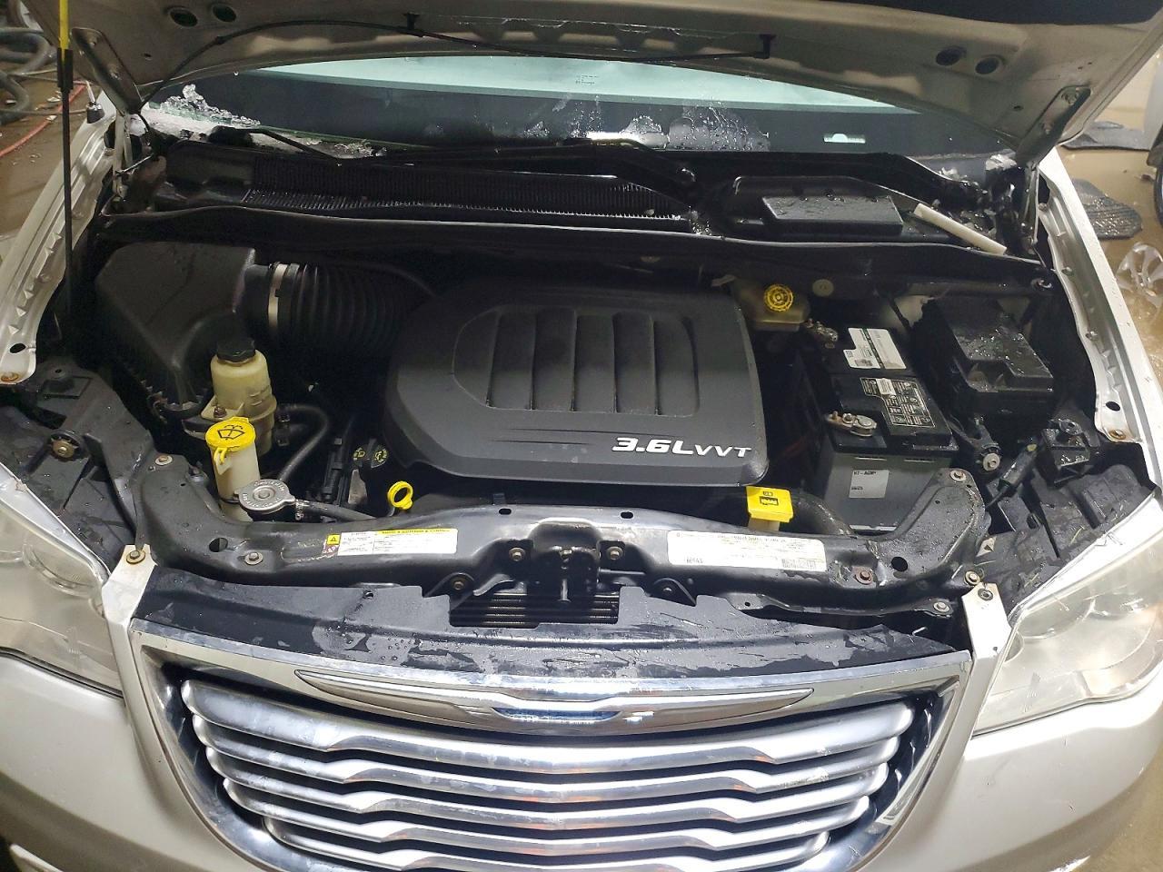 2012 Chrysler Town & Country Touring l