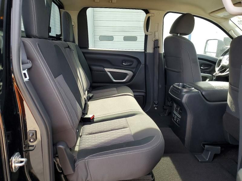 2023 Nissan Titan sv