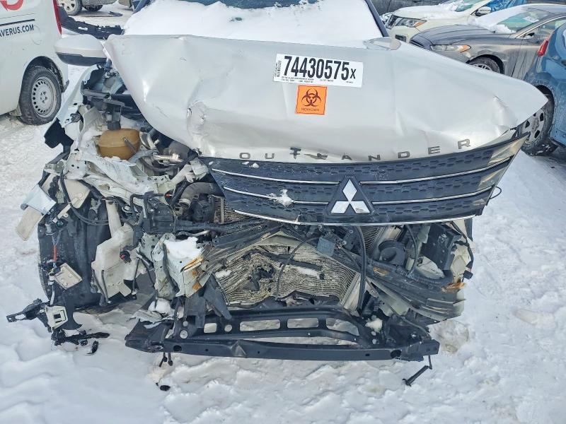 2022 Mitsubishi Outlander es