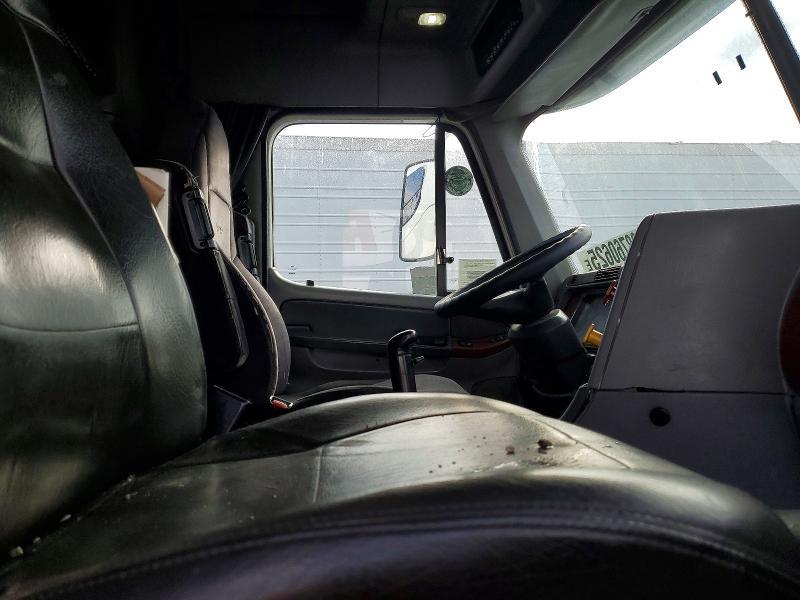 2006 Freightliner Columbia 120 Semi Truck