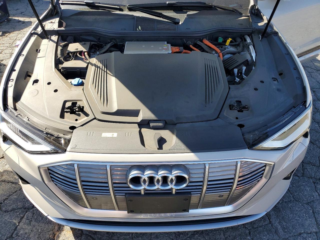 2021 Audi E-tron Premium Plus