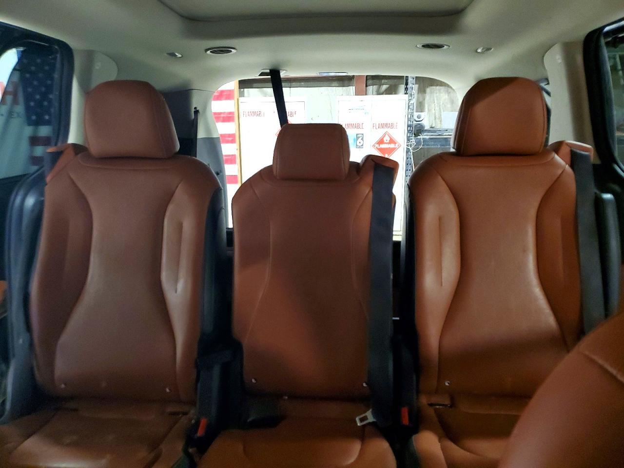 2025 KIA Carnival sx
