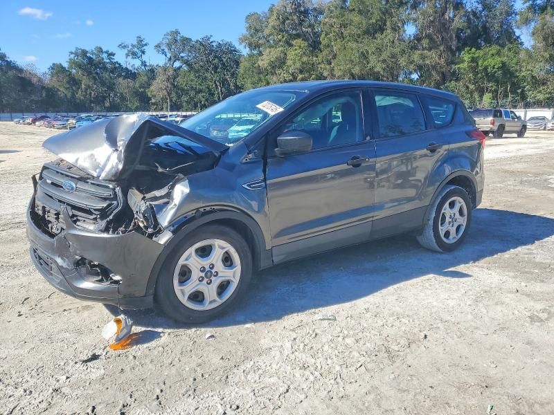2019 Ford Escape s