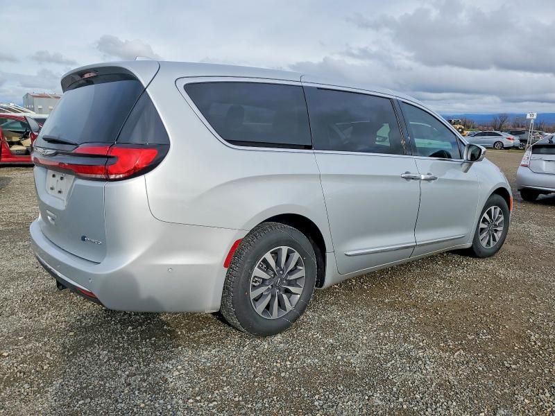 2022 Chrysler Pacifica Hybrid Limited