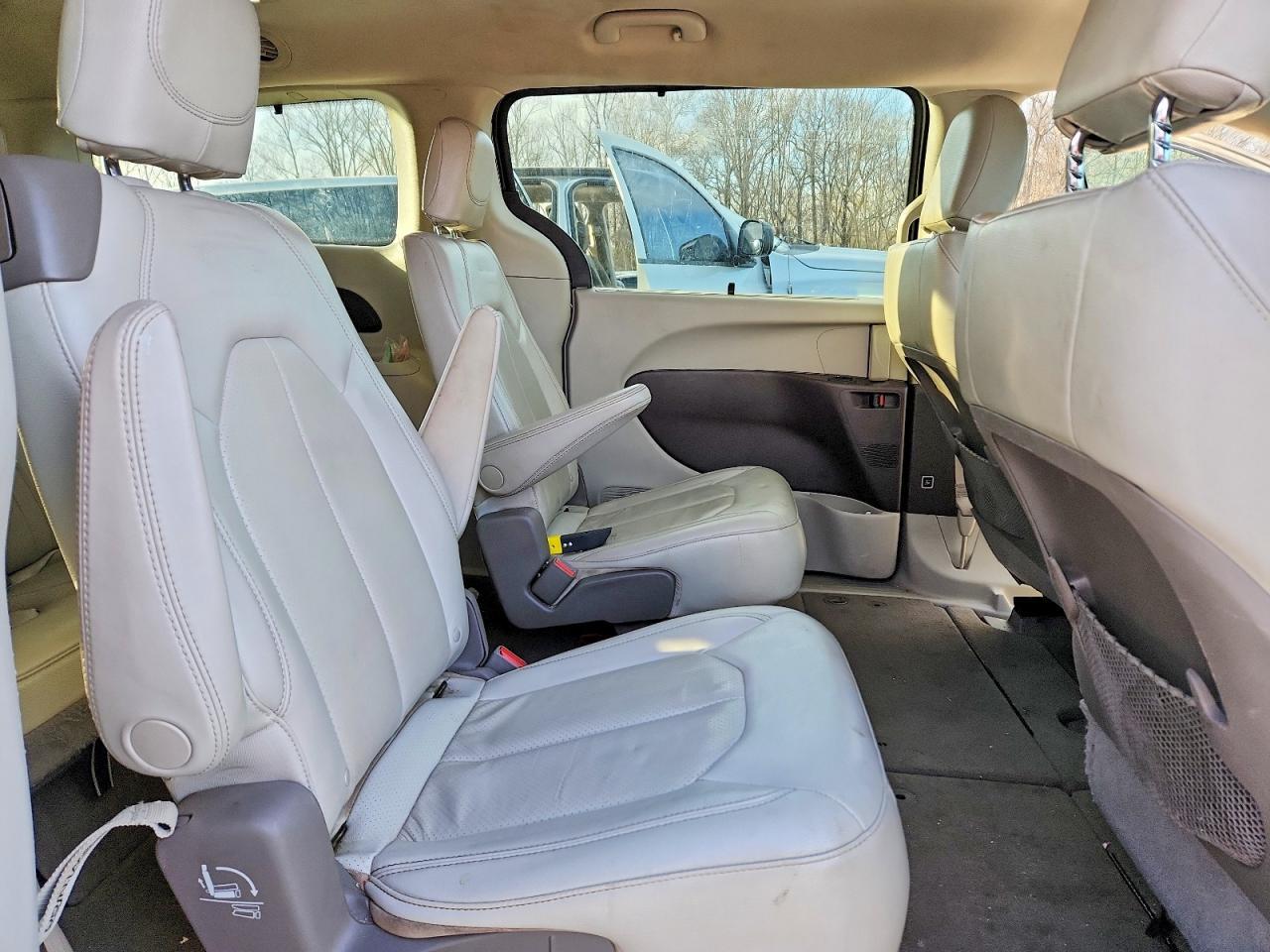 2020 Chrysler Pacifica Touring l