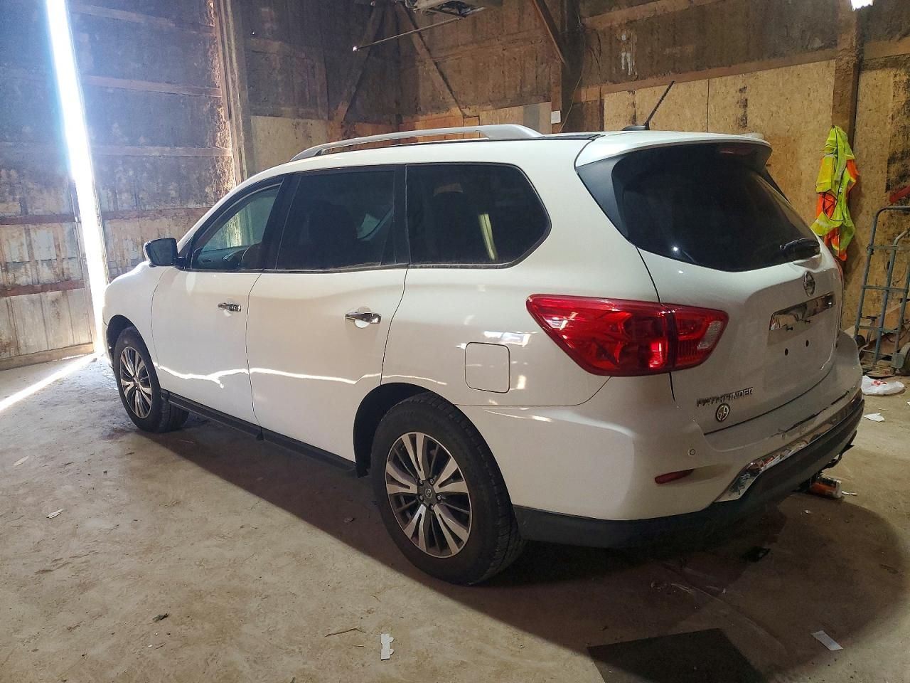 2017 Nissan Pathfinder s