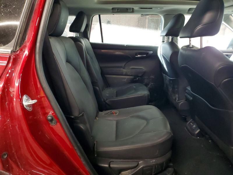 2021 Toyota Highlander Hybrid Platinum