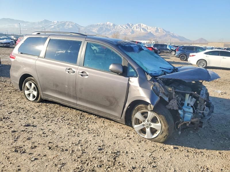 2013 Toyota Sienna le