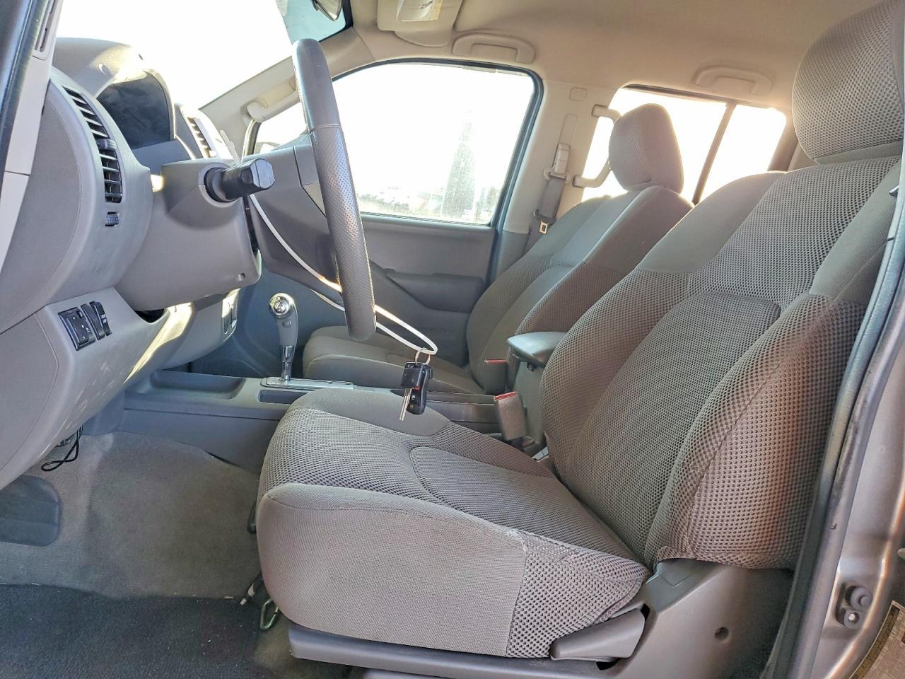 2016 Nissan Frontier s