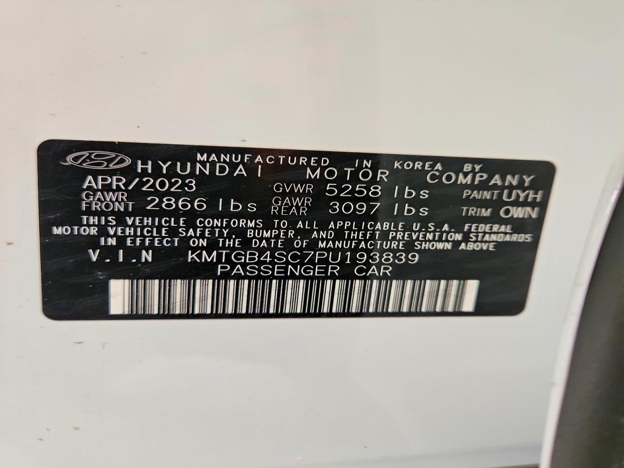 2023 Genesis G80 Base