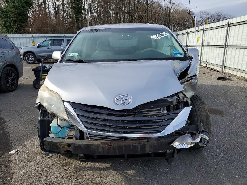 2012 Toyota Sienna le