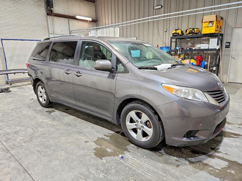 2016 Toyota Sienna le