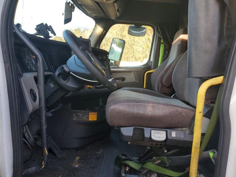 2018 Freightliner Cascadia 126 Semi Truck