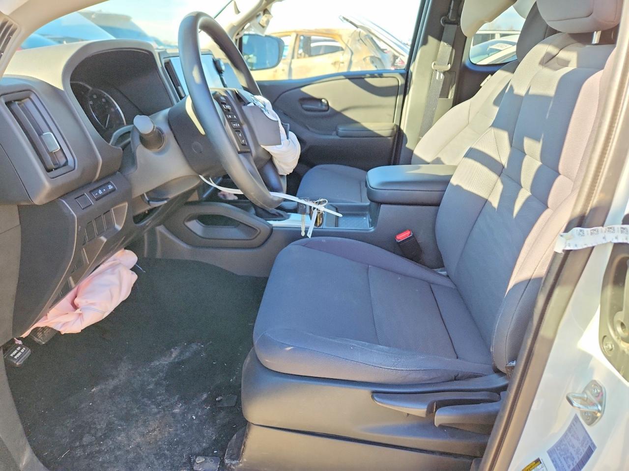 2025 Nissan Frontier s