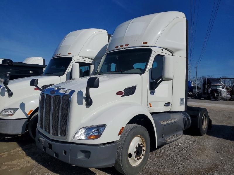 2018 Peterbilt 579 Semi Truck