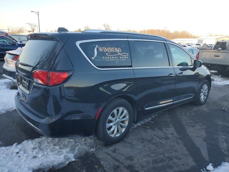 2019 Chrysler Pacifica Touring l