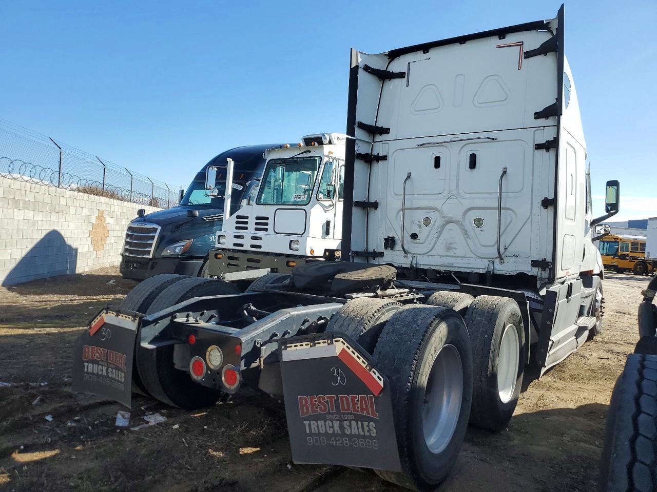 2020 Freightliner Cascadia 126 Semi Truck