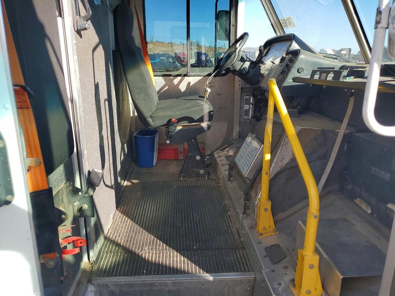 2003 Ford E450 Delivery Truck