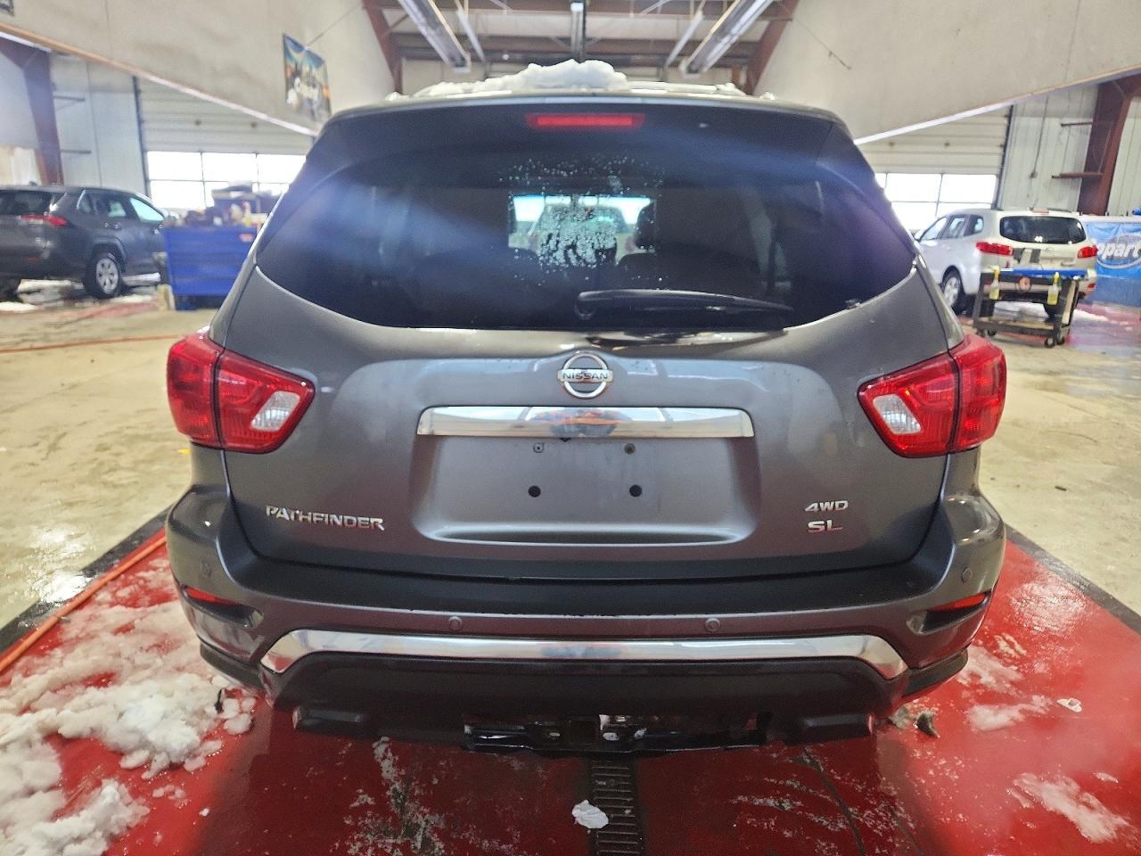 2017 Nissan Pathfinder s